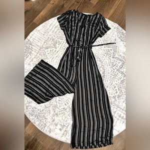 NWOT - Short sleeve, wide leg, button-up romper. Black - white stripe - Small
